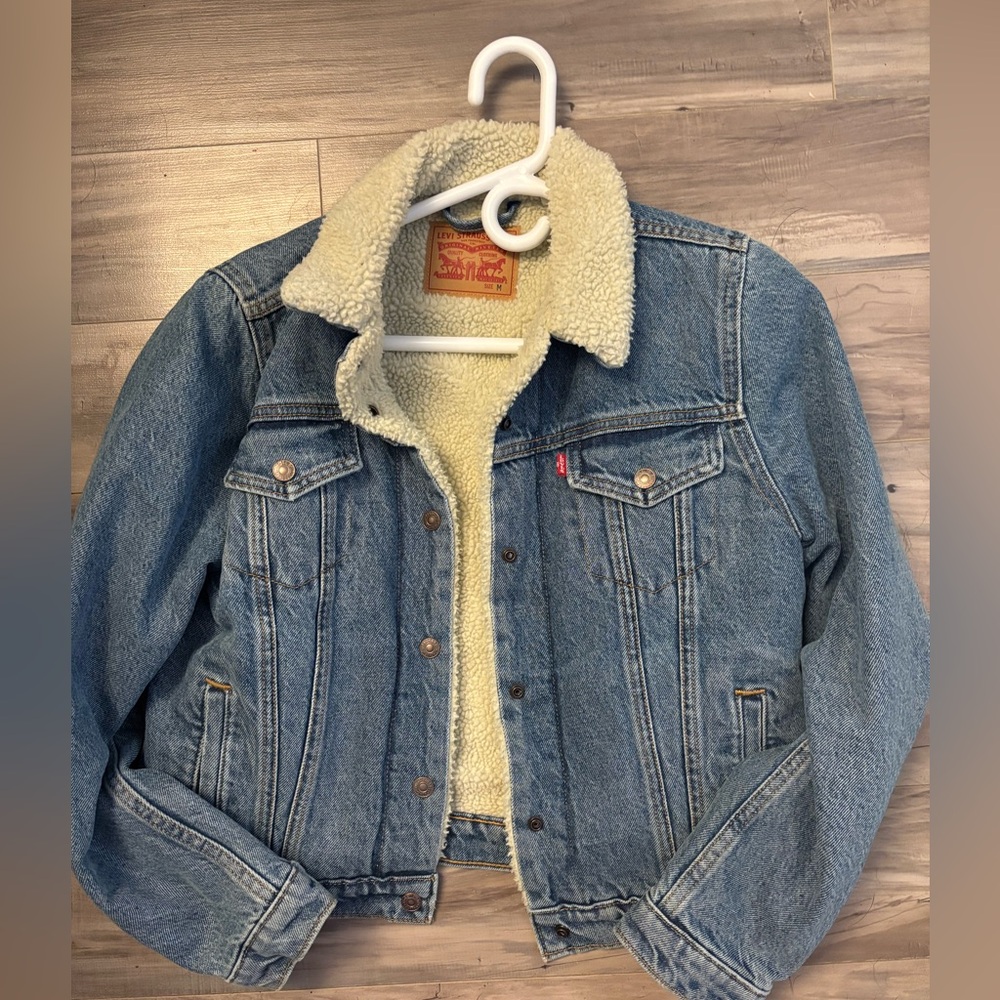Levi's Classic Blue Denim Jacket with Cream Sherpa Lining size med